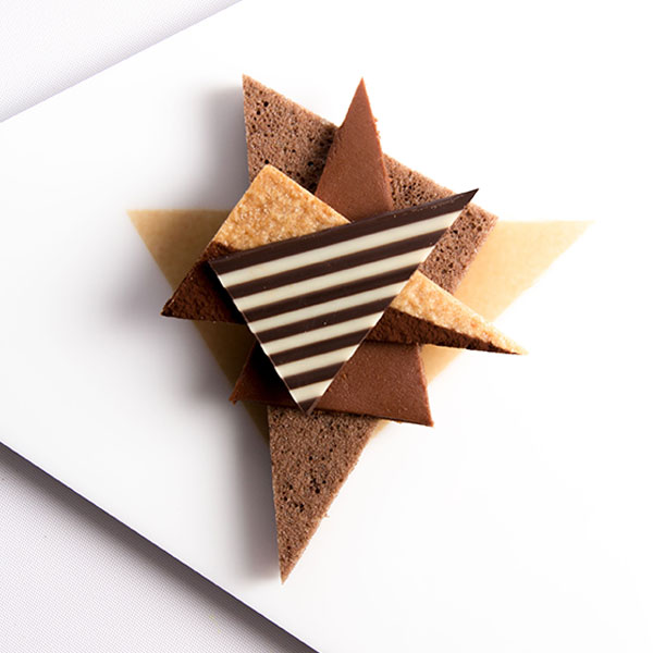 Domino Triangle Dark and White