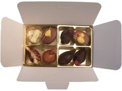 VIP8 White, Tray, 8 Easter Chocolates and Ribbon