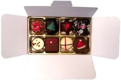 VIP8 White, Tray, 8 Xmas Chocolates and Ribbon